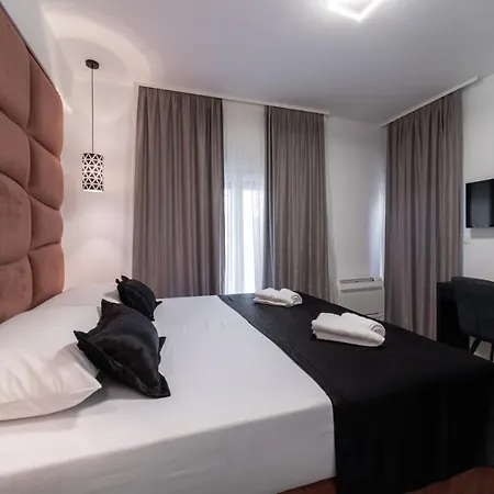 Vagabundo Beachfront Apartment 1 - Luxury - Sea Views - Free Parking Lejlighed *