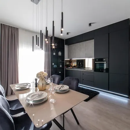Vagabundo Beachfront 1 - Luxury - Sea Views - Free Parking * تروغير