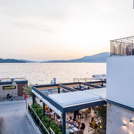 Lejlighed Vagabundo Beachfront Apartment 1 - Luxury - Sea Views - Free Parking Trogir