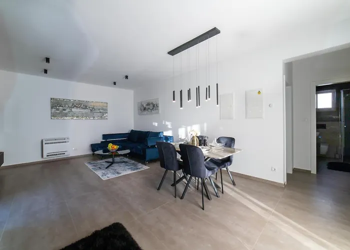 Lejlighed Vagabundo Beachfront Apartment 1 - Luxury - Sea Views - Free Parking *