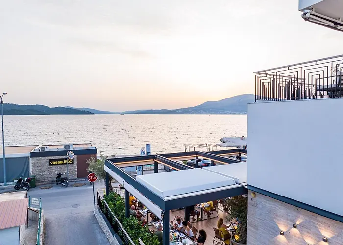 Lejlighed Vagabundo Beachfront Apartment 1 - Luxury - Sea Views - Free Parking Trogir